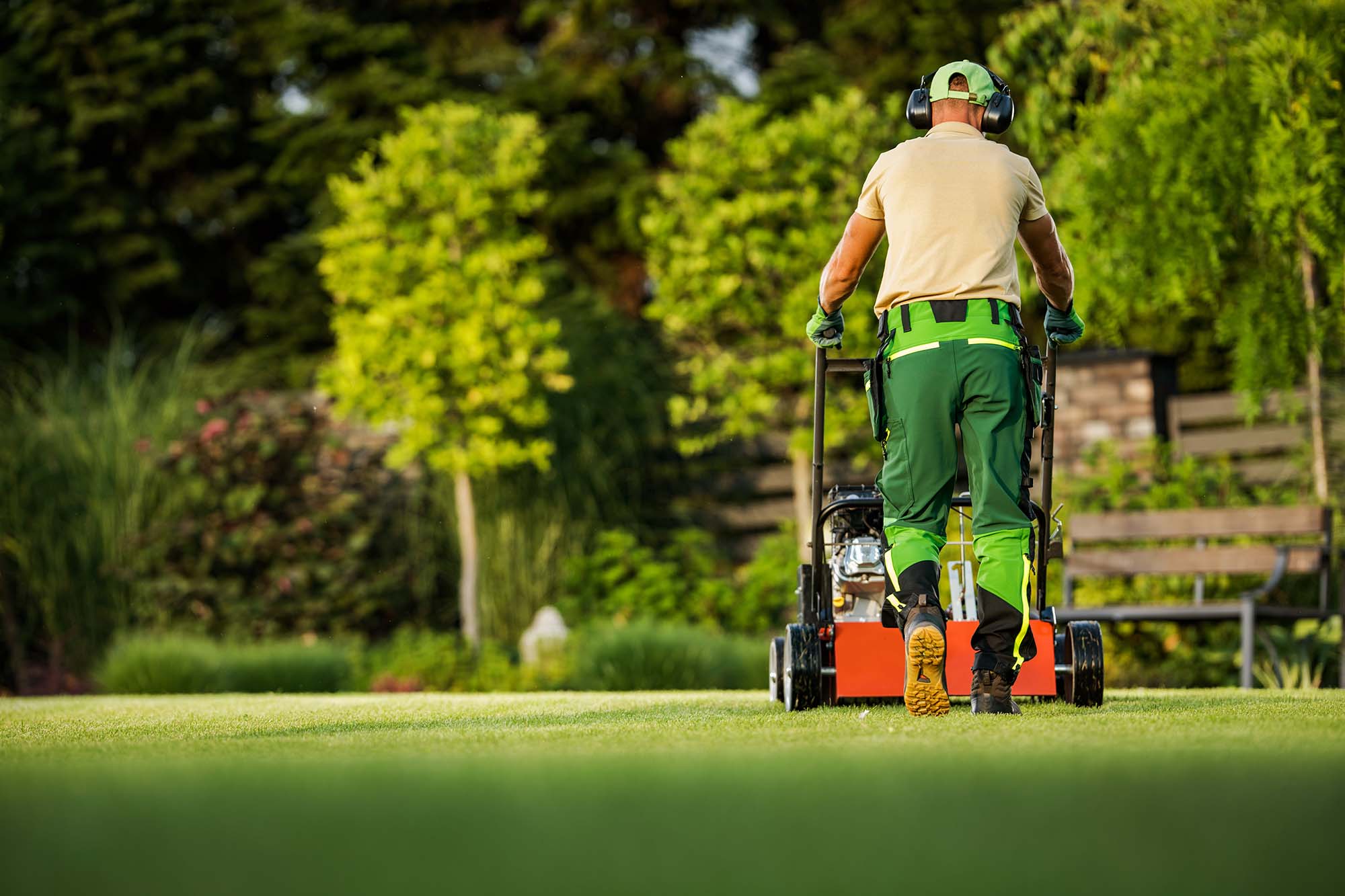 How Much To Charge To Cut Grass Per Square Foot